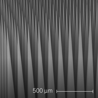 High aspect ratio microneedle array